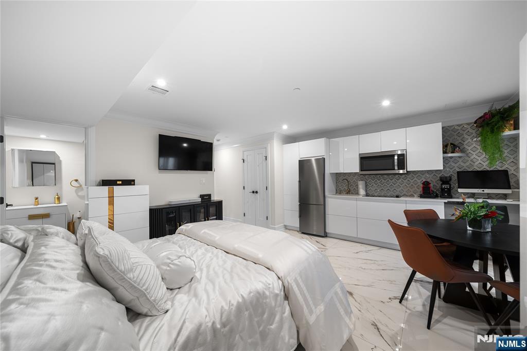 25 Knox Avenue — photo 38