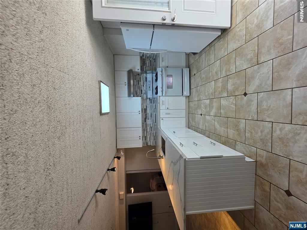 433 Thompson Street - Photo 1