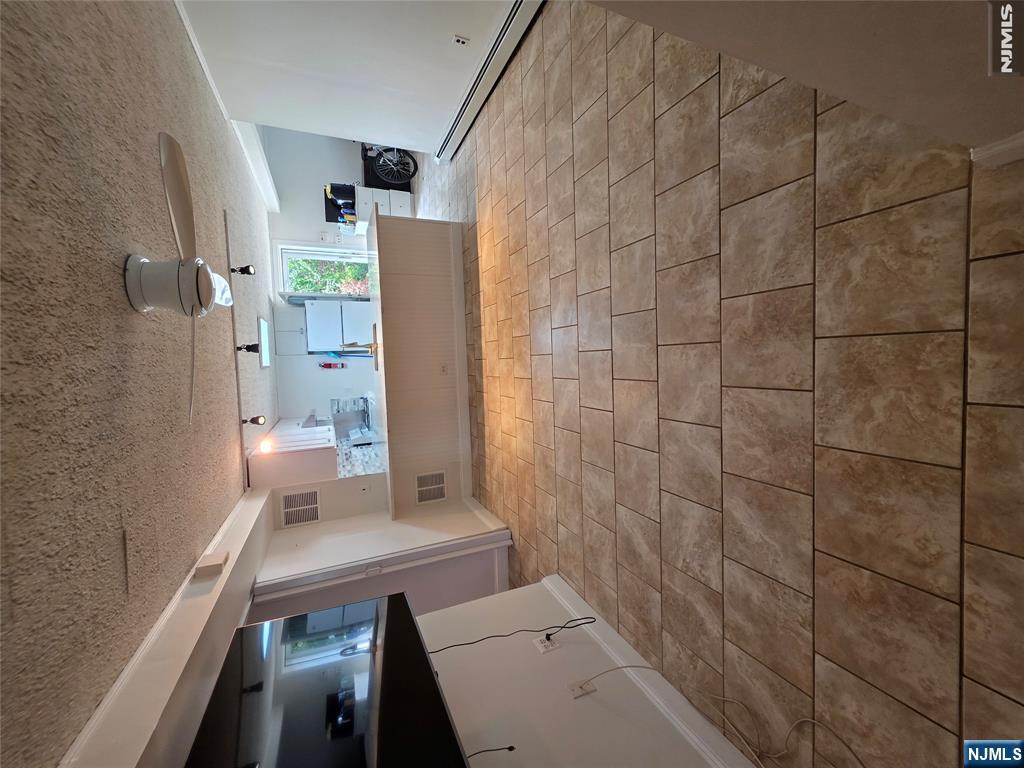 433 Thompson Street - Photo 4