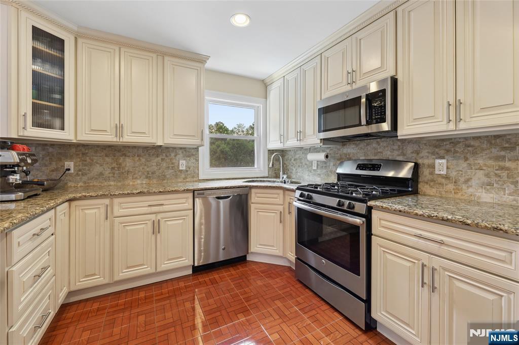 194 Madison Avenue — photo 12