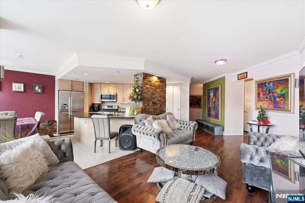 7004 Boulevard East 8C - Photo 1