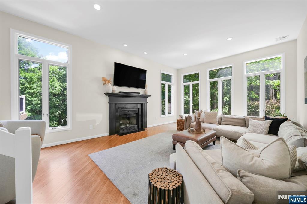 11 Hemlock Lane — photo 12