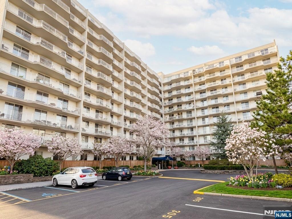 1055 River Road 1004 - Photo 1