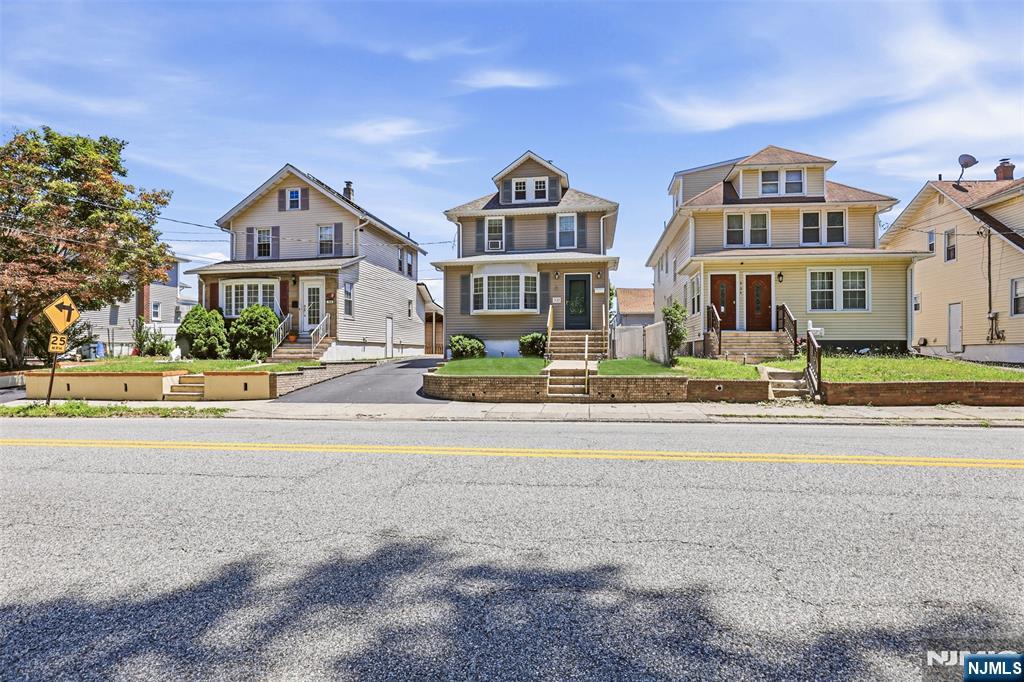 332 Riverside - Photo 2
