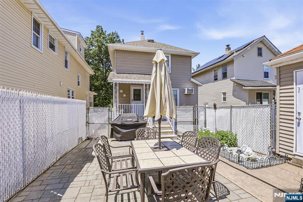 332 Riverside, Lyndhurst, NJ 07071