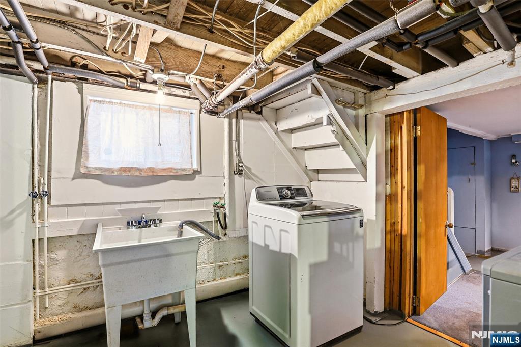 332 Riverside, Lyndhurst, NJ 07071