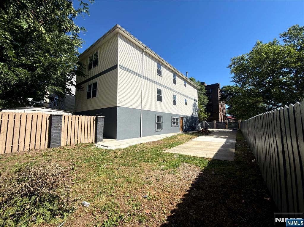 66 Montclair Avenue — photo 10