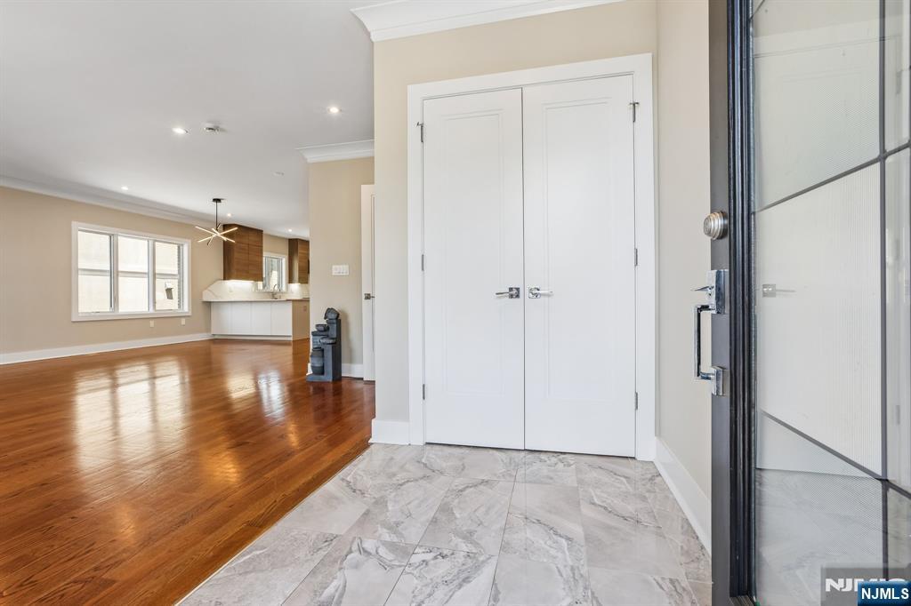 211 Warwick Avenue - Photo 2