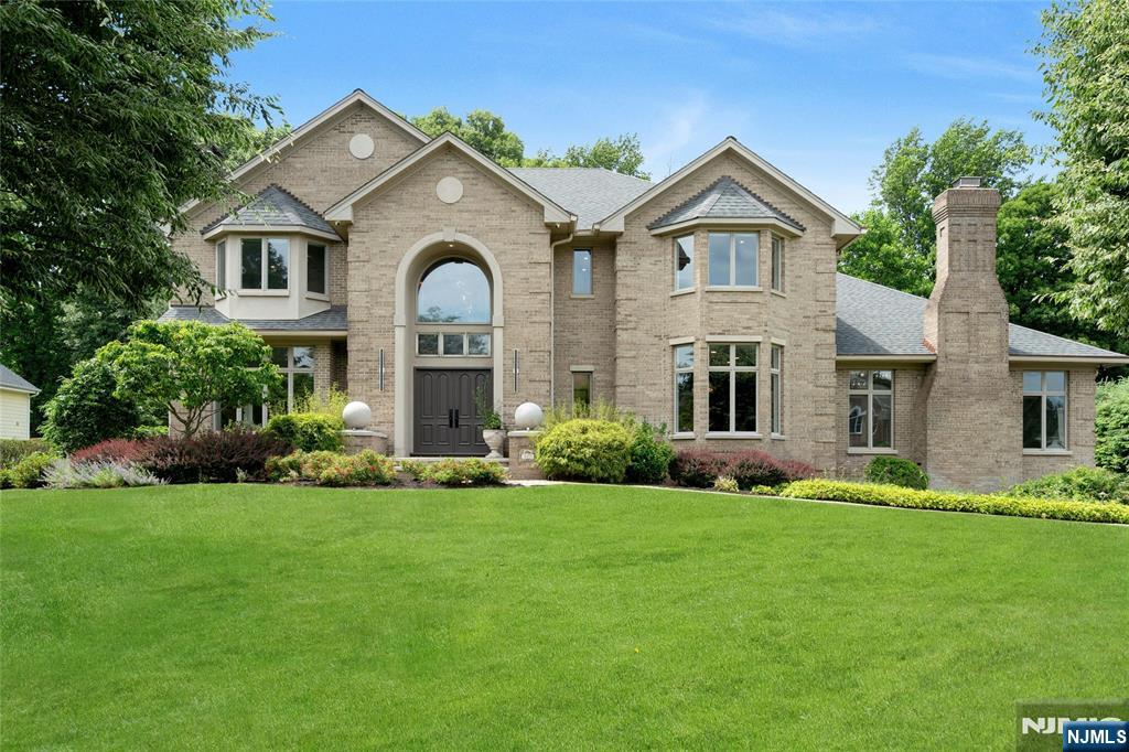 527 Lydia Lane, Wyckoff NJ — listing photo