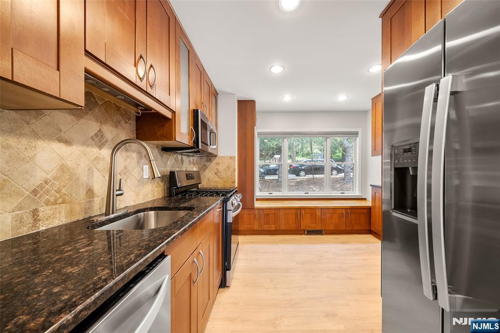 477 Undercliff Avenue — photo 11