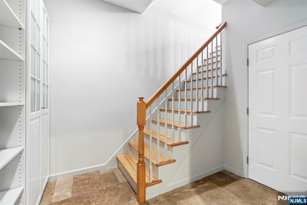 477 Undercliff Avenue — photo 27