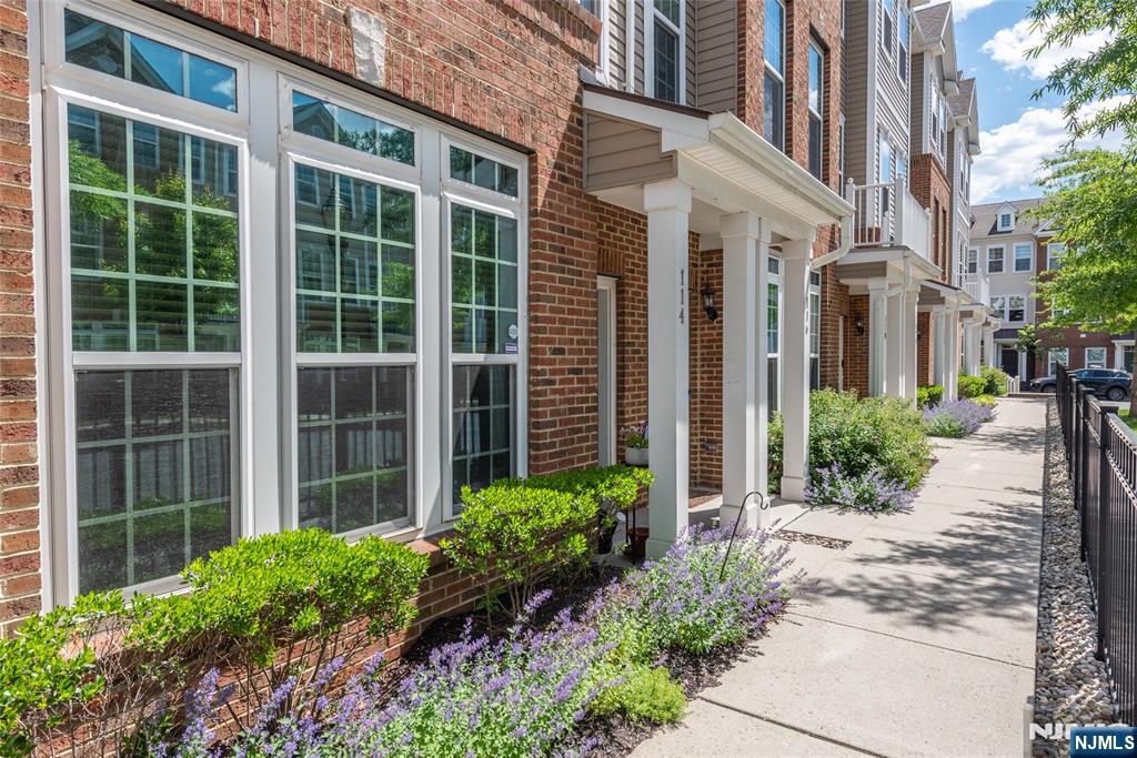 114 Wesmont Drive 4006 - Photo 2