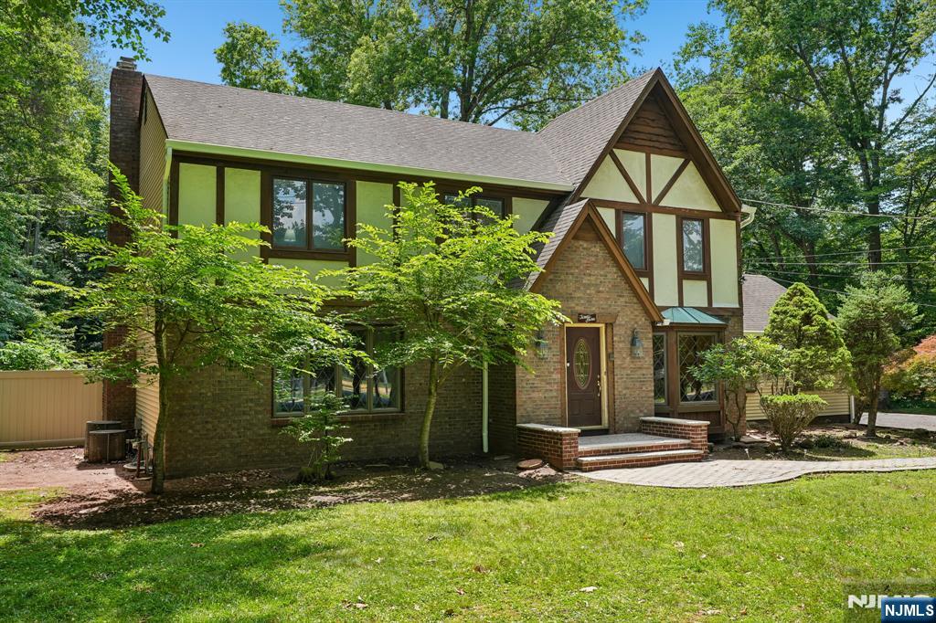 27 Chestnut Avenue
