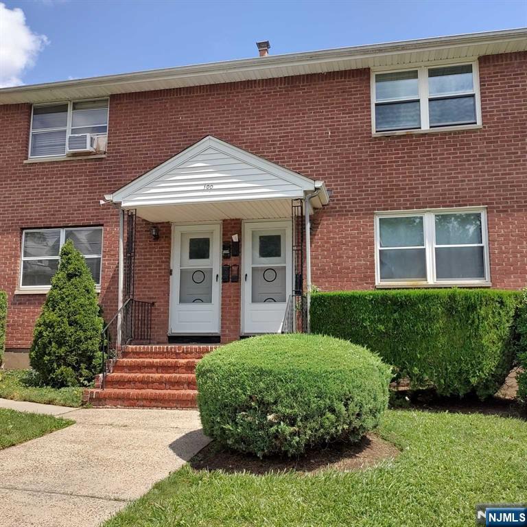 100 1E Clinton Place - Photo 1