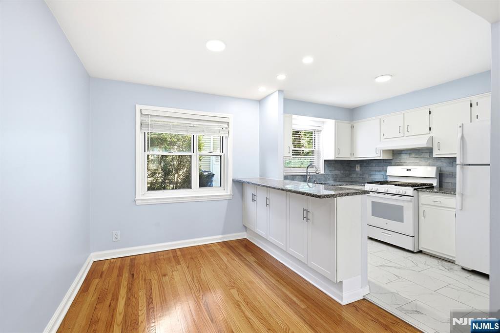 358 Esplanade 55 - Photo 3