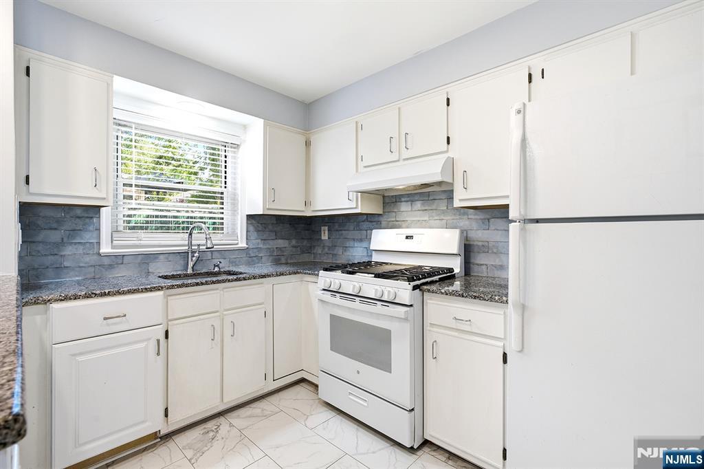 358 Esplanade 55 - Photo 4