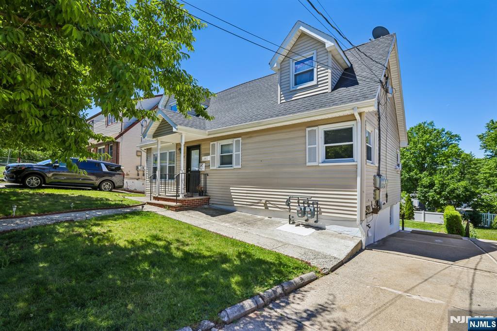 481 Macarthur Avenue 1 - Photo 1