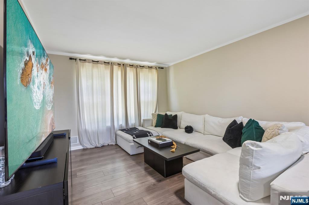 481 Macarthur Avenue 1 - Photo 5