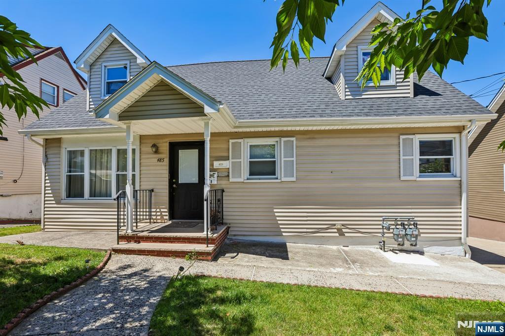 481 Macarthur Avenue 2 - Photo 1