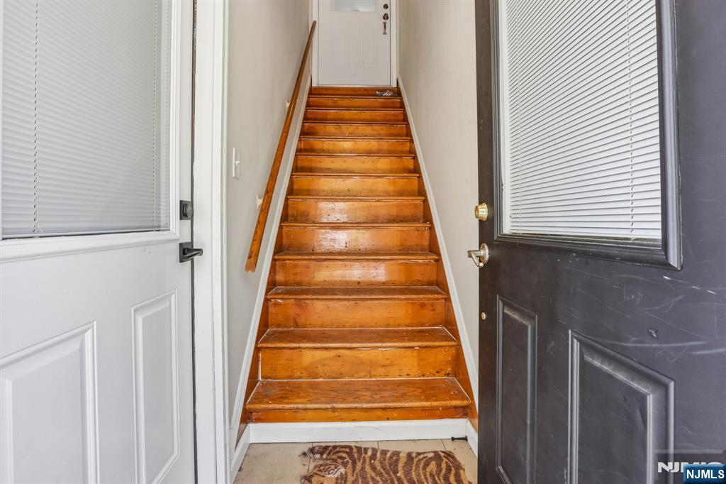 481 Macarthur Avenue 2 - Photo 3