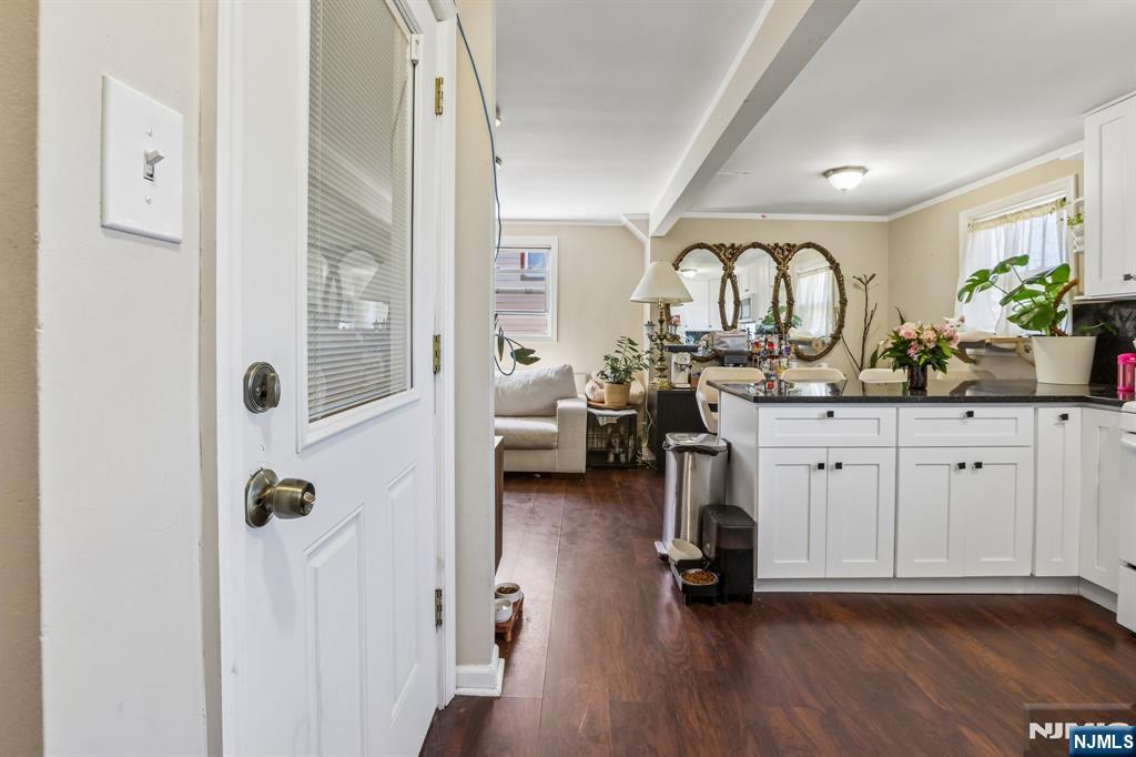 481 Macarthur Avenue 2 - Photo 4