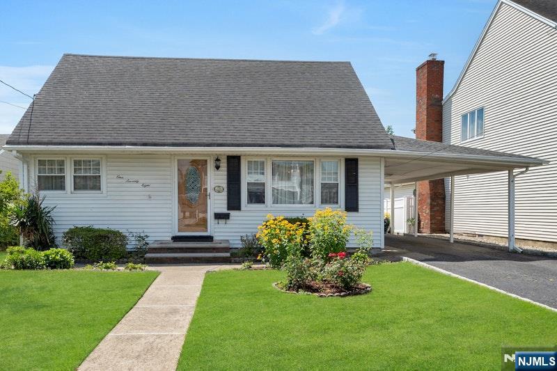 178 Cambridge Ave, Saddle Brook, NJ 07663
