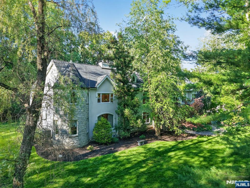 11 Pine Tree Drive - Photo 3