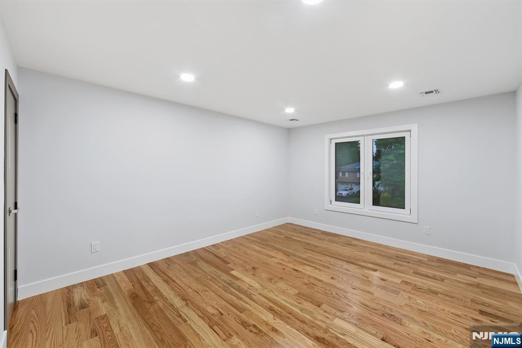 31-07 Morlot Avenue — photo 32
