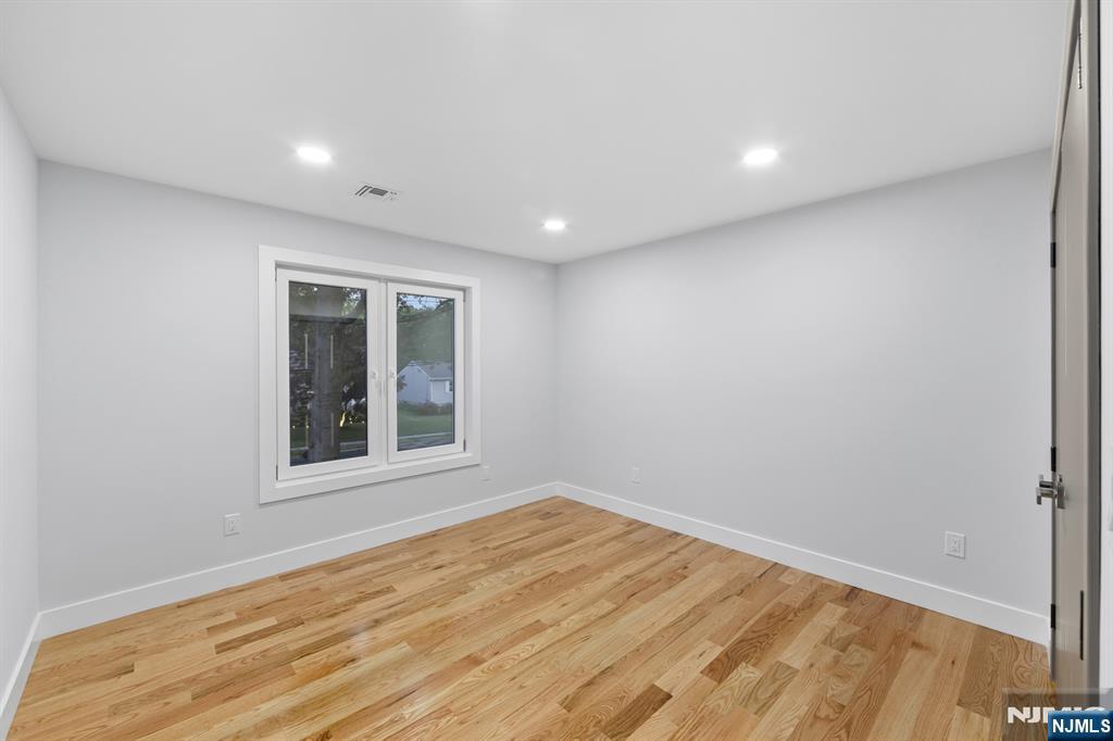 31-07 Morlot Avenue — photo 34