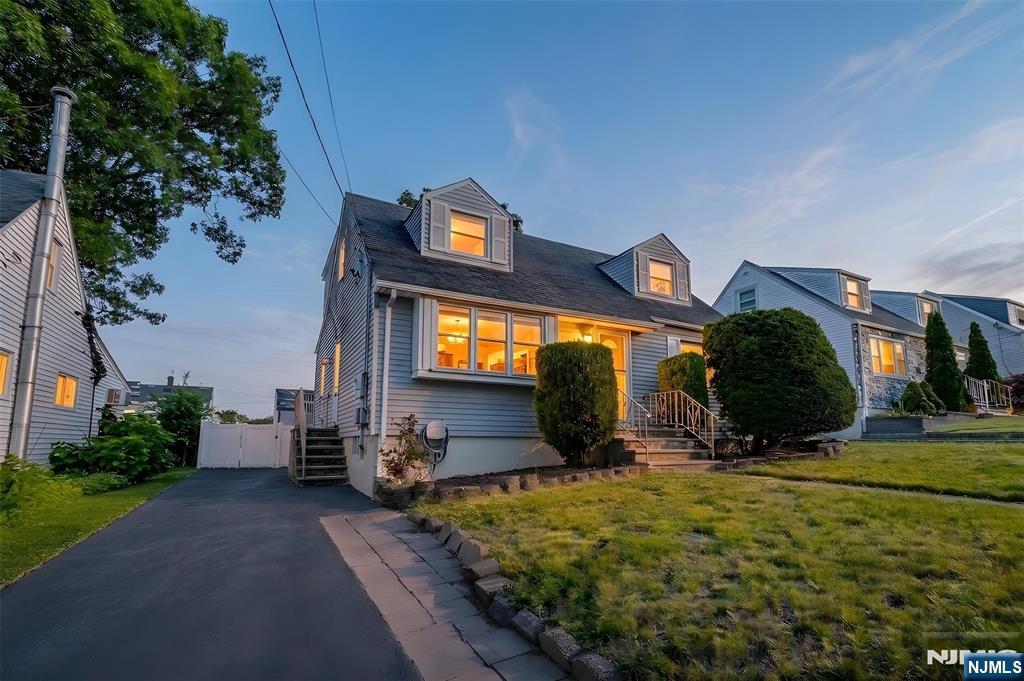 68 16th Ave, Elmwood Park, NJ 07407
