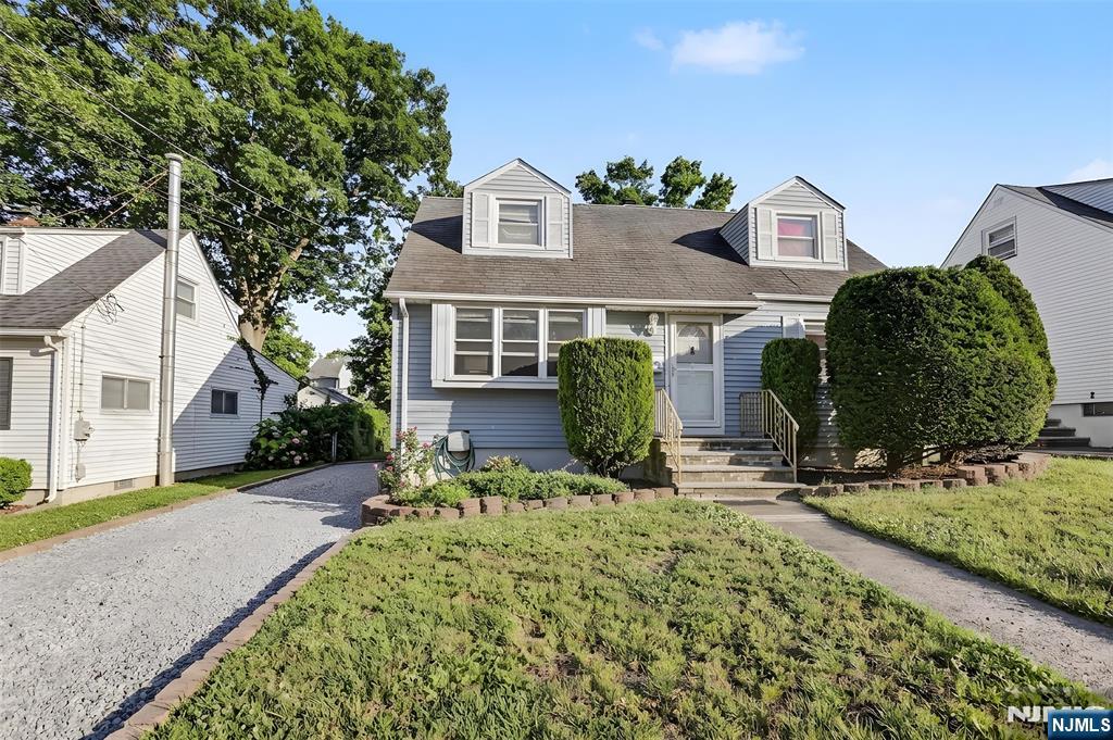 68 16th Ave, Elmwood Park, NJ 07407