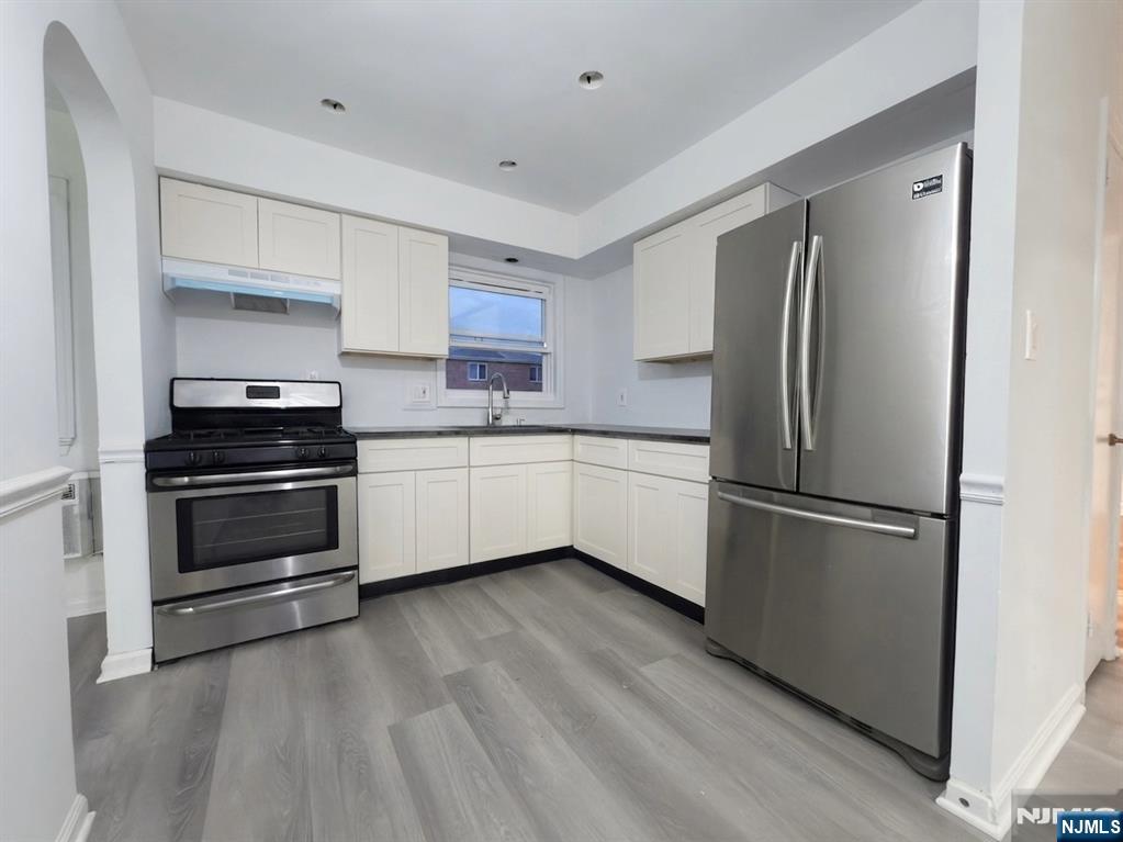 754 Kingsland Avenue - Photo 2
