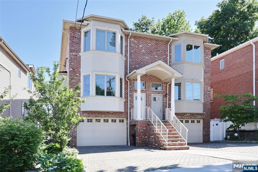 423 Lafayette Avenue — photo 2