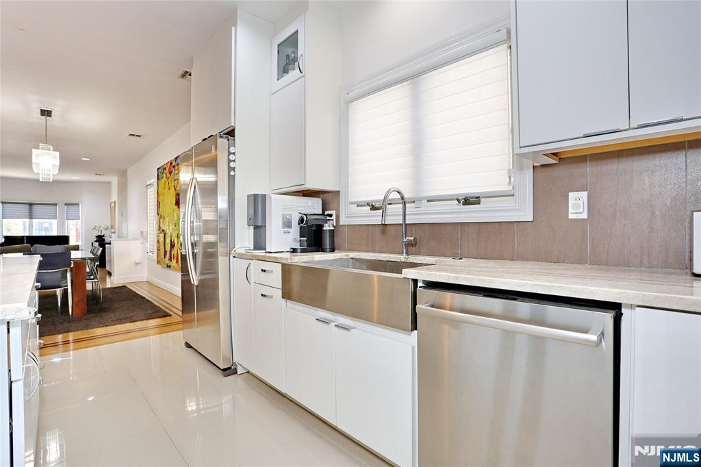 423 Lafayette Avenue — photo 17