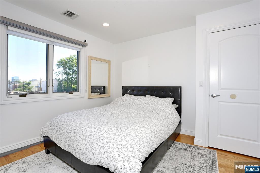 423 Lafayette Avenue — photo 31