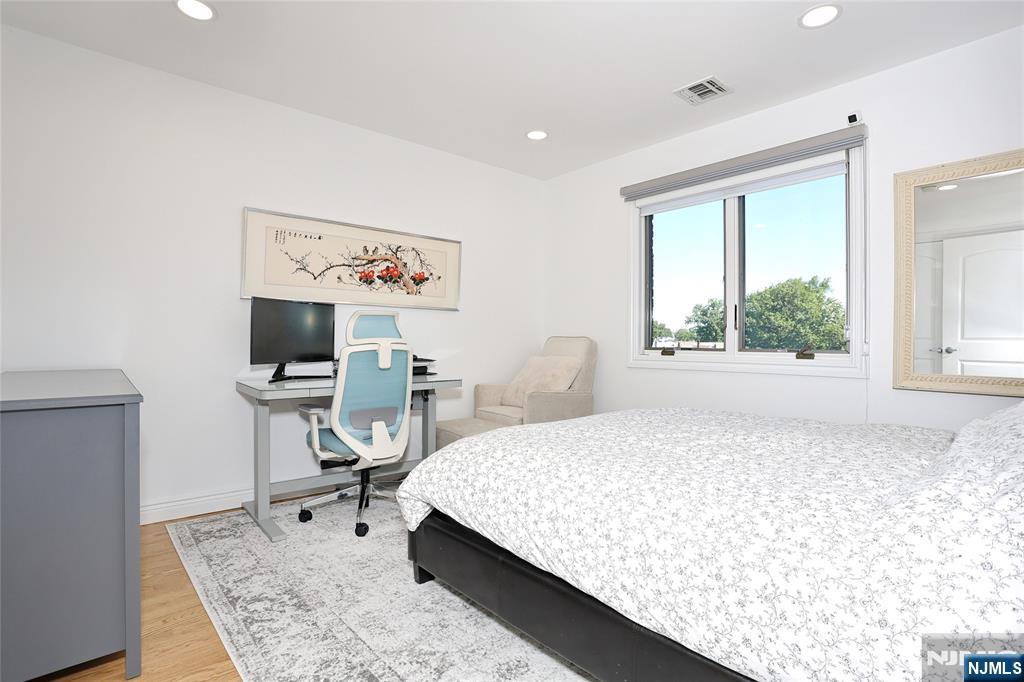 423 Lafayette Avenue — photo 32