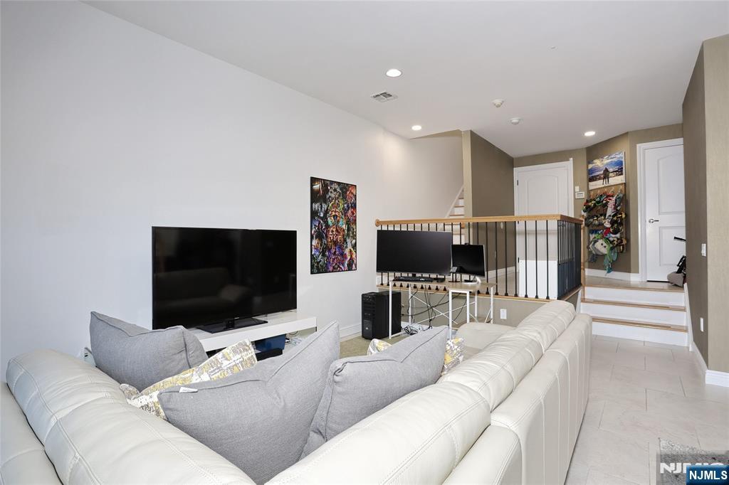 423 Lafayette Avenue — photo 38