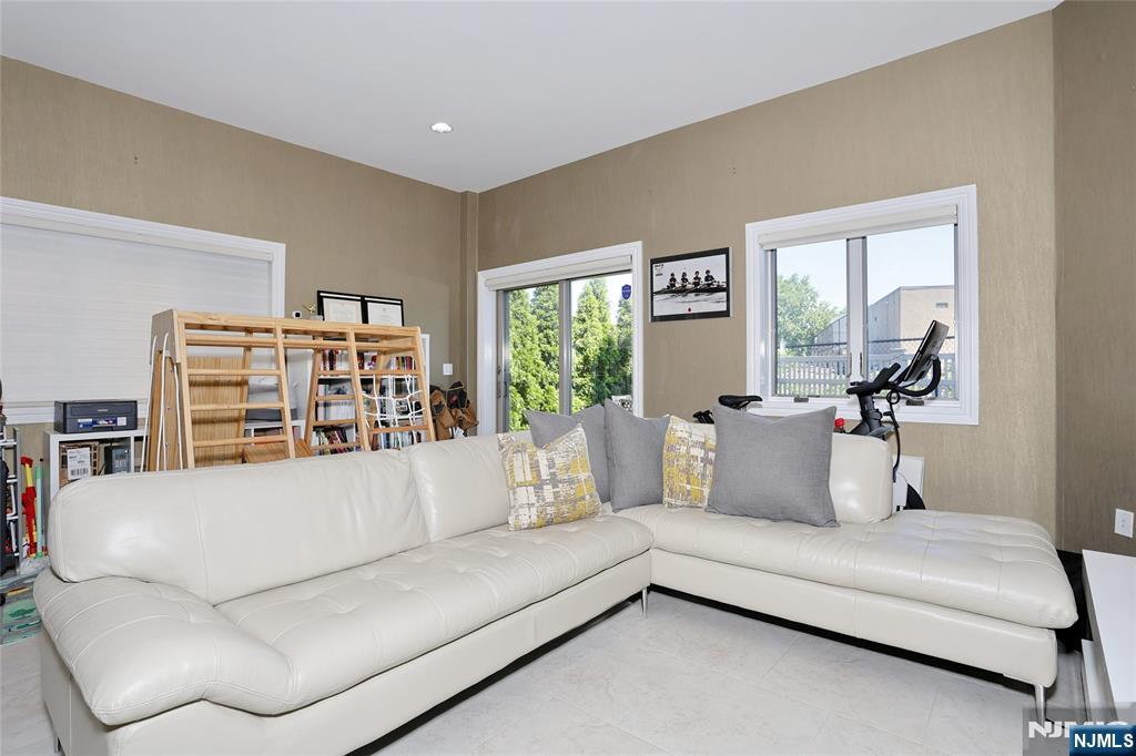 423 Lafayette Avenue — photo 39