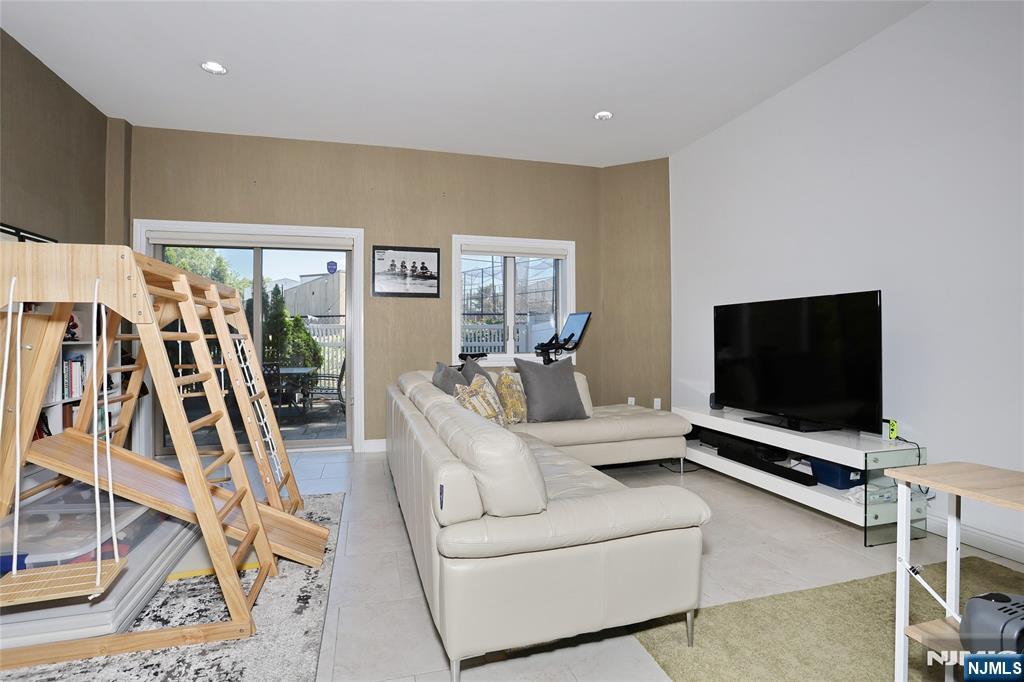 423 Lafayette Avenue — photo 40