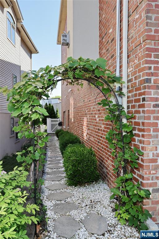 423 Lafayette Avenue — photo 44