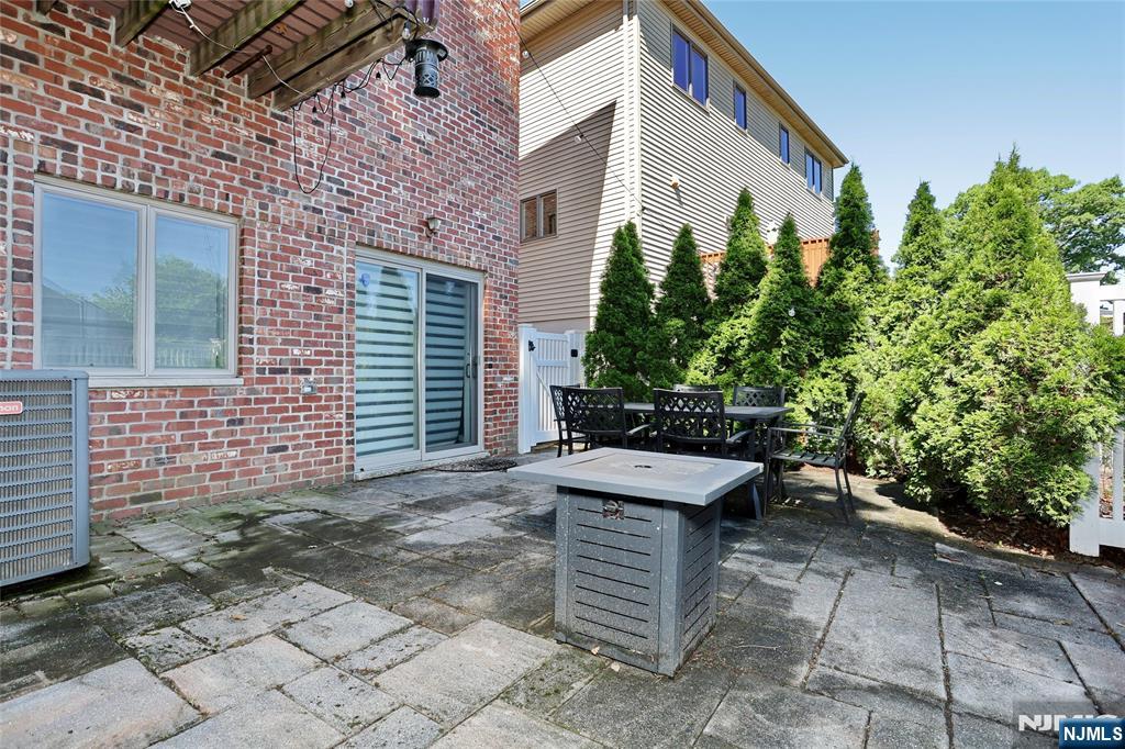 423 Lafayette Avenue — photo 48
