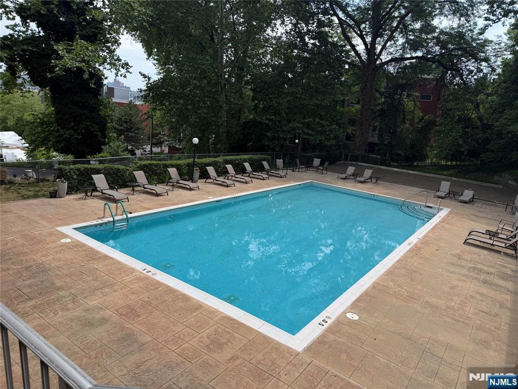 1375 River Rd #1A, Edgewater, NJ 07020