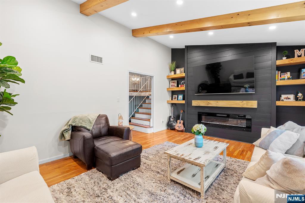 241 Ellin — photo 12