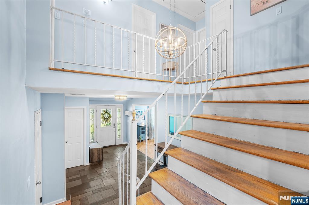 241 Ellin — photo 13
