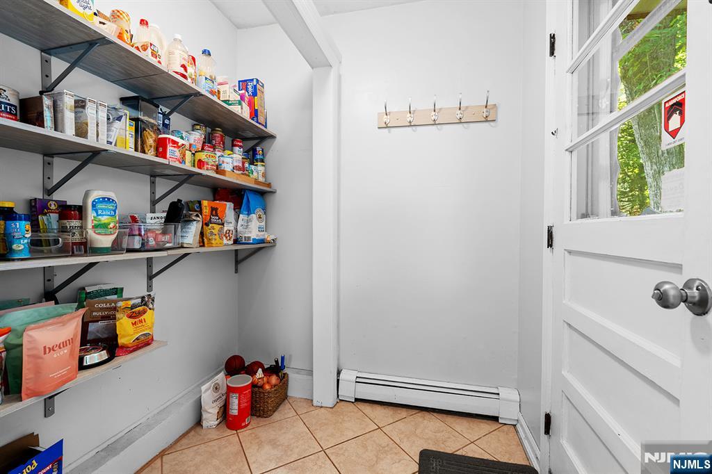 241 Ellin — photo 7