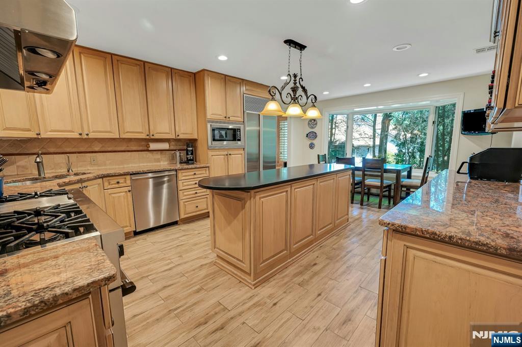 27 Hamilton Drive West — photo 12