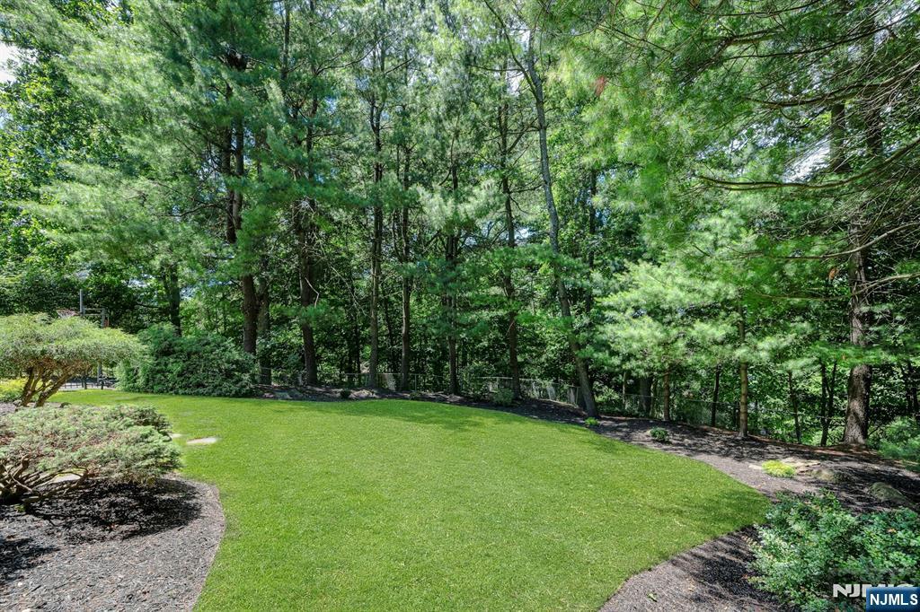 27 Hamilton Drive West — photo 33