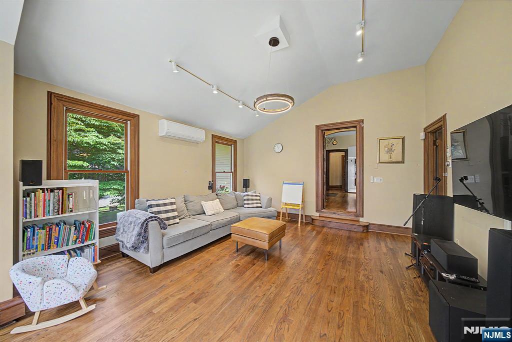 76 Hillside Avenue — photo 20