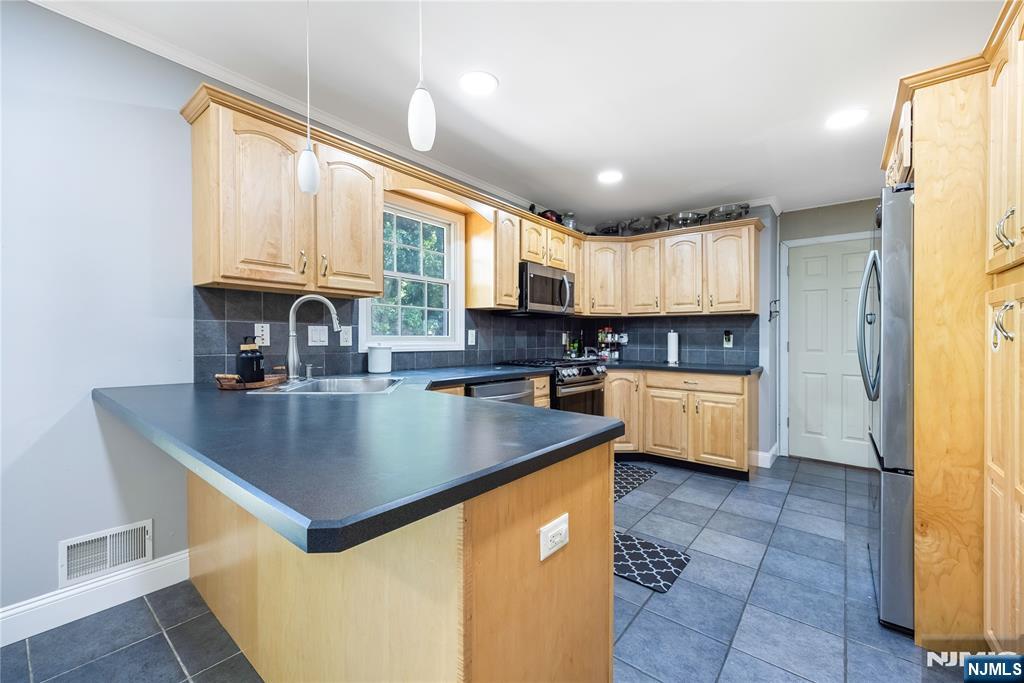 361 Walthery Avenue — photo 11
