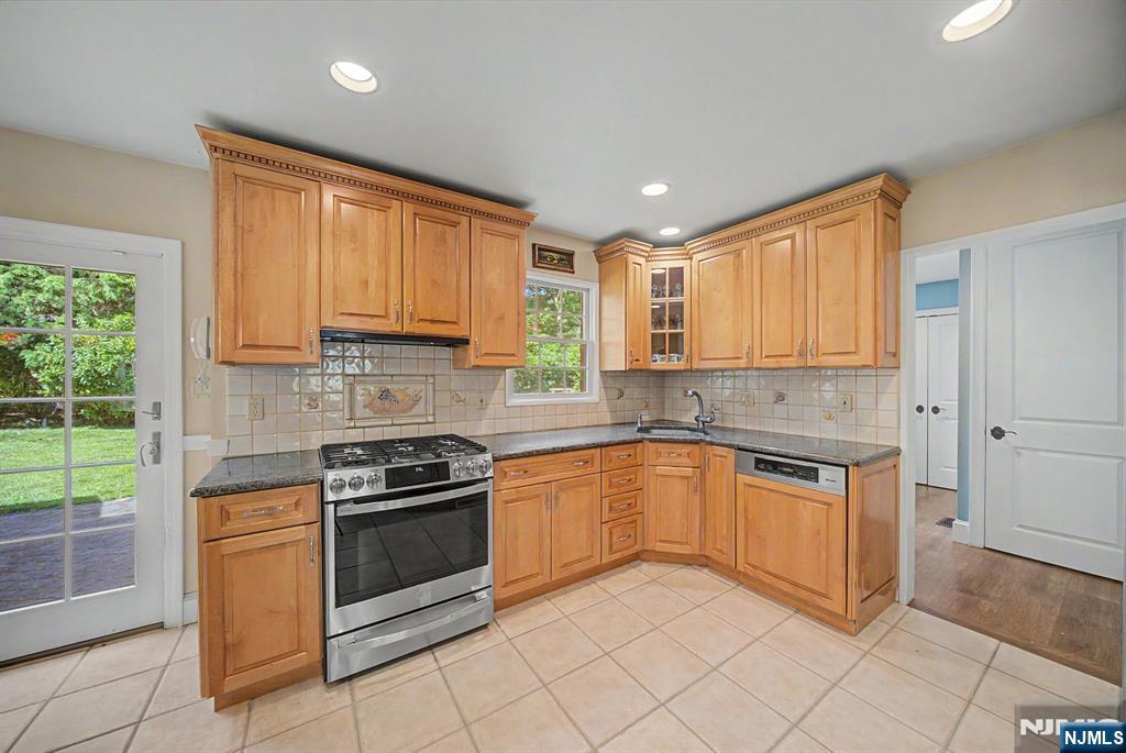 9 Woodland Park Drive — photo 13